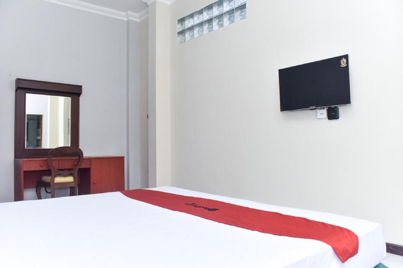 Hotel Reddoorz Near Kampung Warna Warni Malang Exterior foto